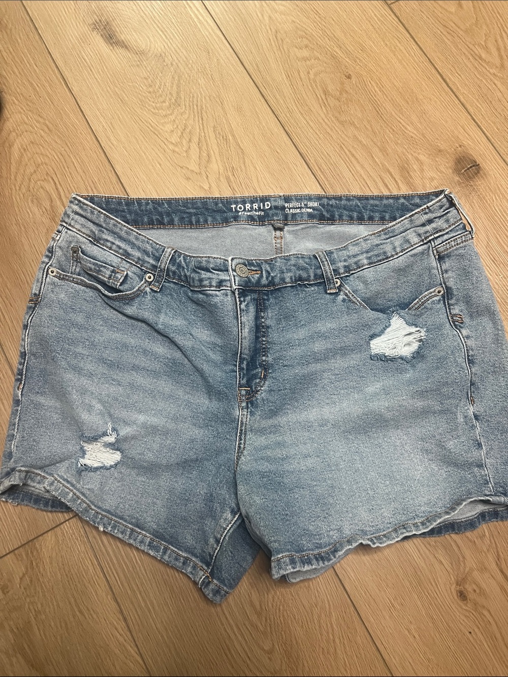 Torrid mid size classic denim jean shorts